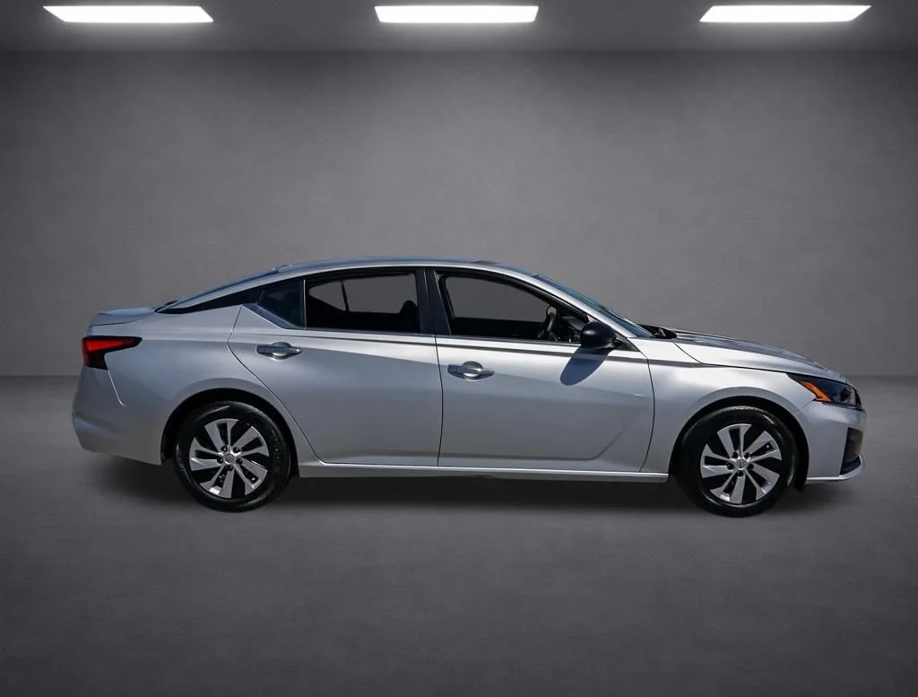 Used 2024 Silver Nissan 2.5 S image 2