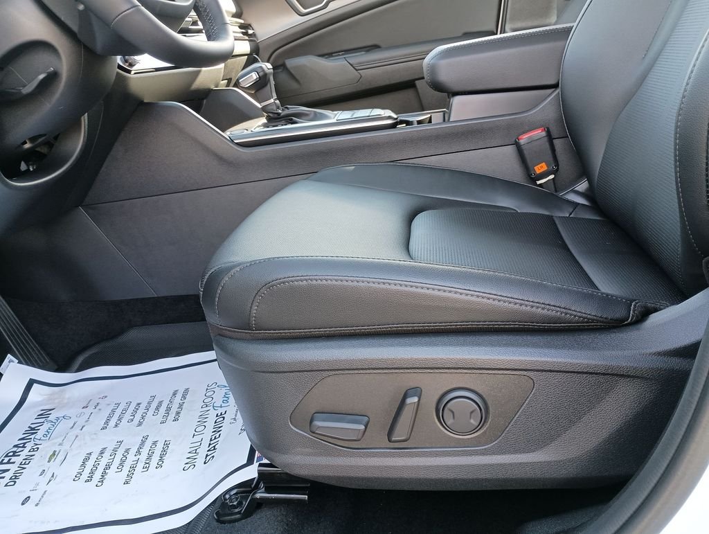 New 2026 Glacial White Pearl Kia EX image 18