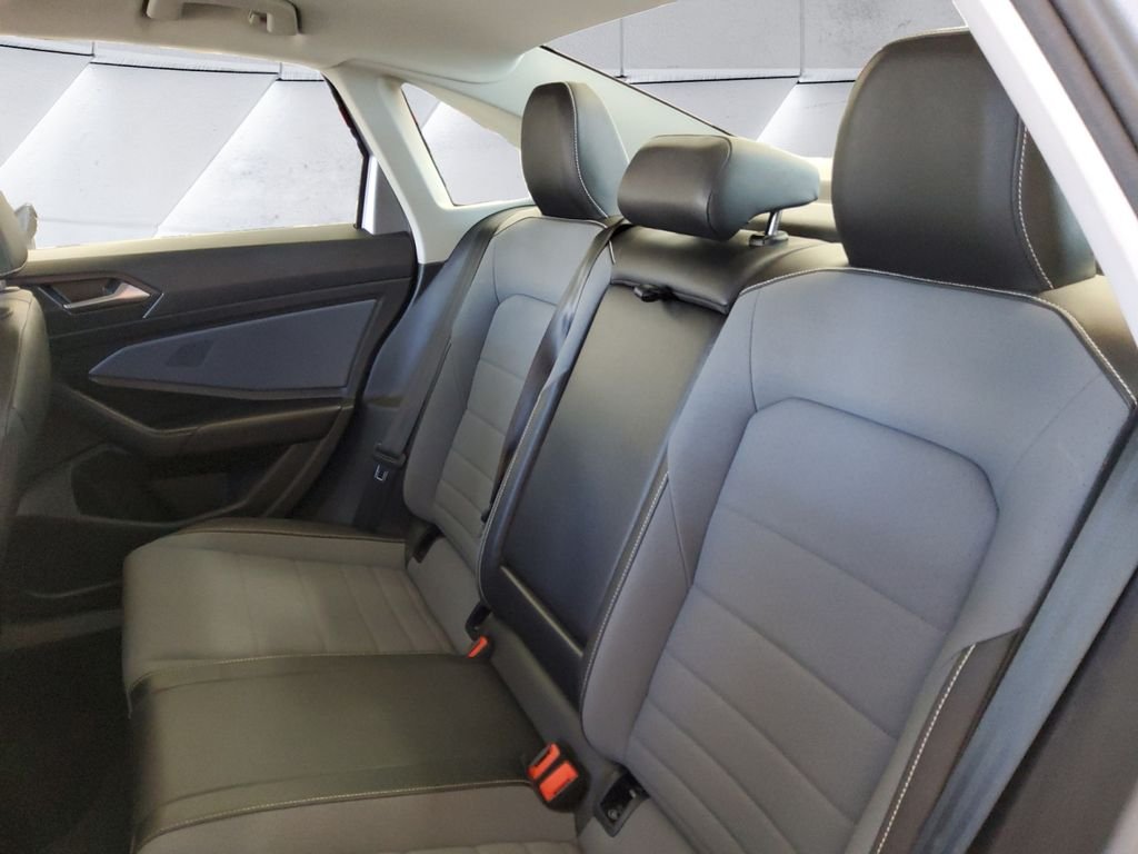 Used 2025  Volkswagen 1.5T SE image 18