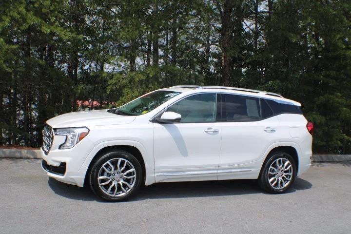 Certified Used 2024 White Frost Tricoat GMC Denali image 4