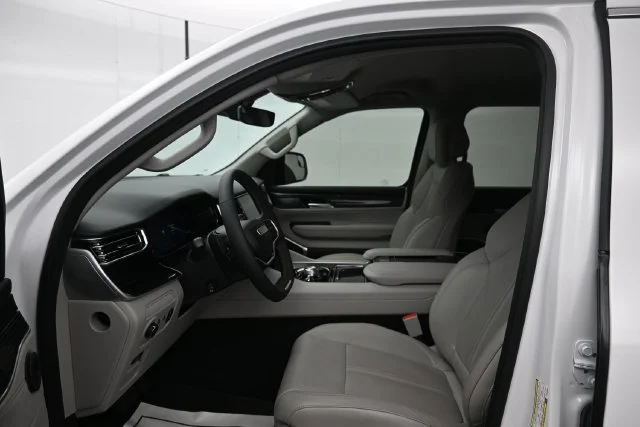 Used 2023 Bright White Clearcoat Jeep 4DR 4WD image 10