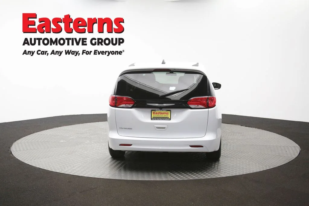 Used 2022 White Chrysler LX image 35
