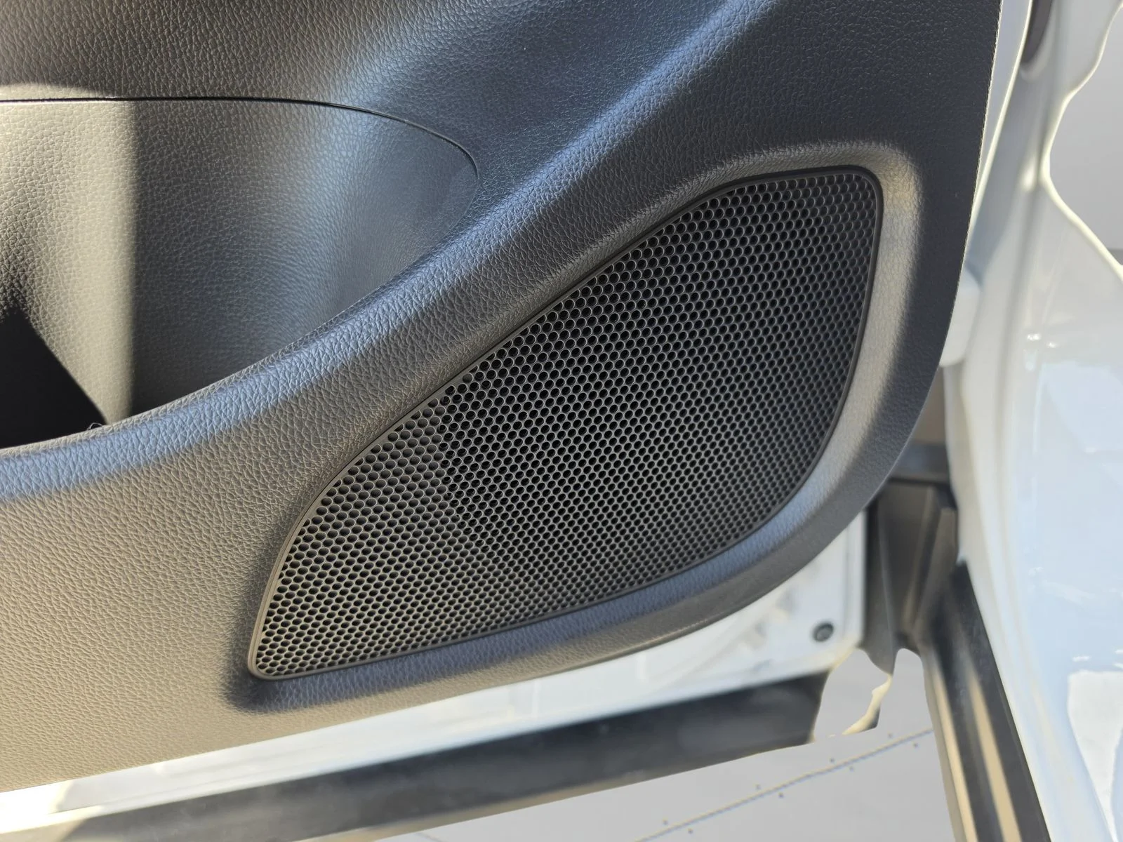 Used 2024  Mitsubishi  image 24