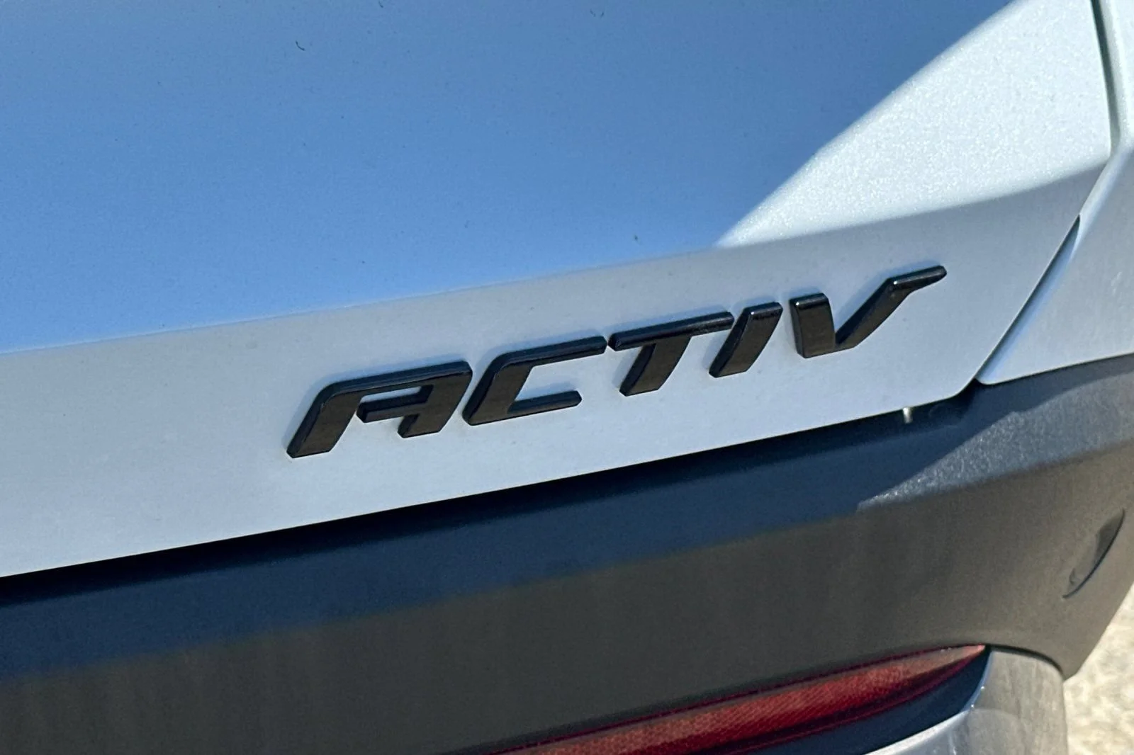 New 2027 Polar White Tricoat Chevrolet ACTIV image 28