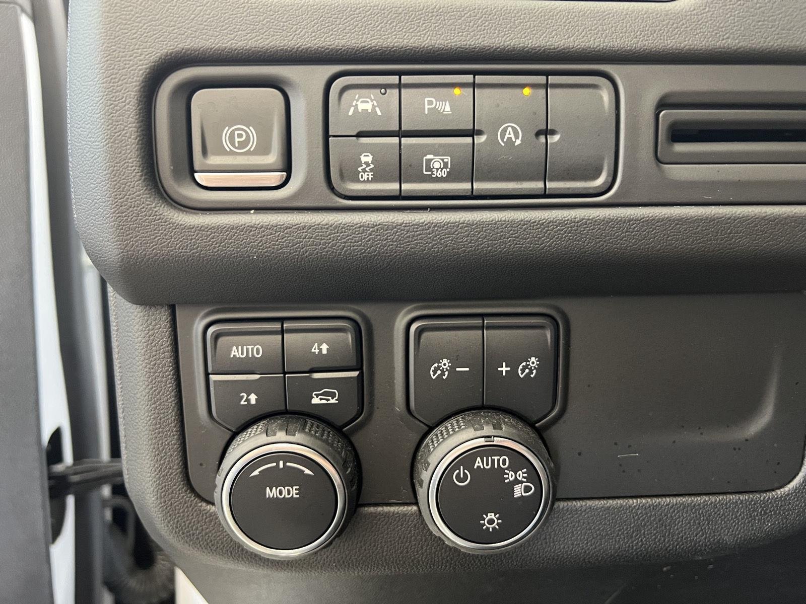 Used 2023 Summit White Chevrolet LT image 9