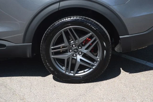 Used 2025 Gray Ford ST-Line image 27