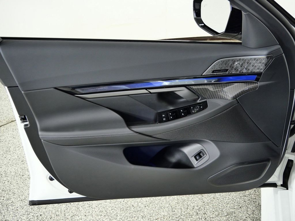 New 2026 Alpine White BMW Base image 33