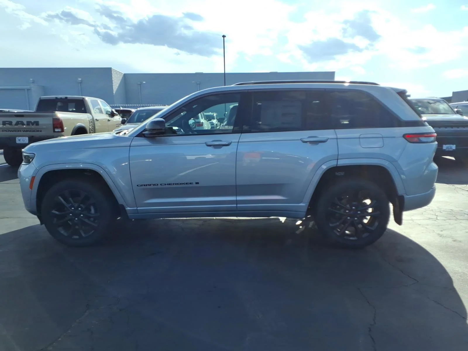 New 2026 Silver Zynith Jeep Limited Reserve image 3