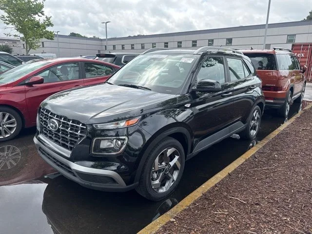 Used 2025 Onyx Black Hyundai SEL image 5