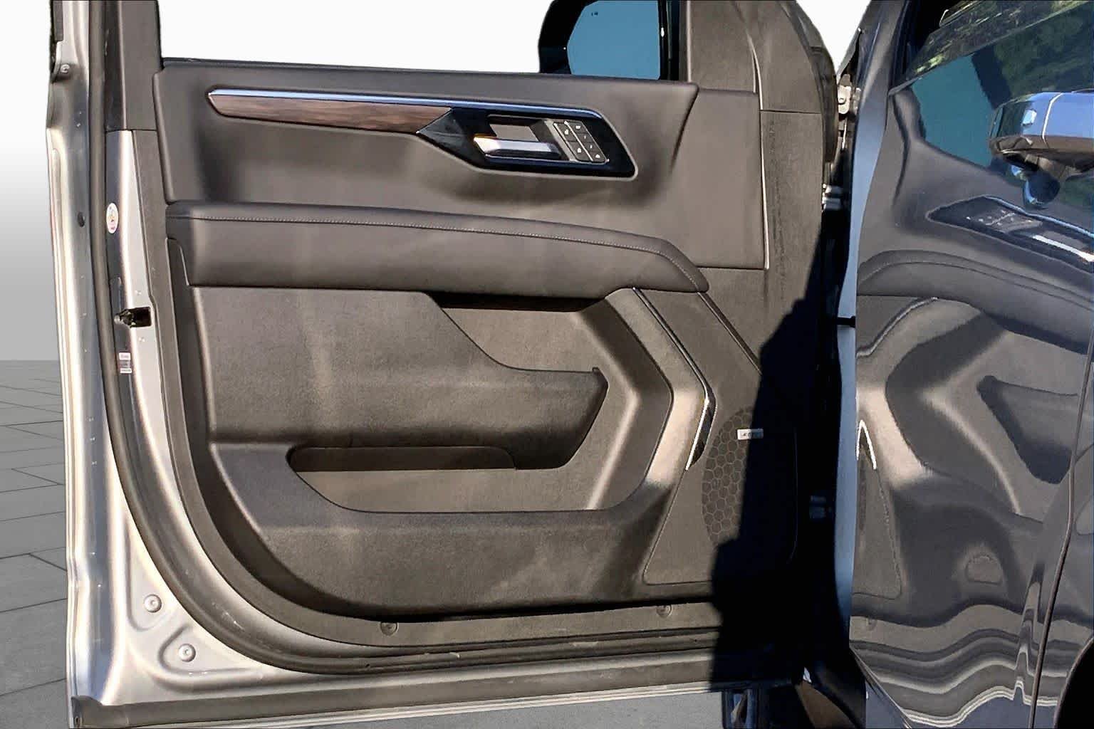Used 2025 Sterling Gray Metallic Chevrolet LT image 21