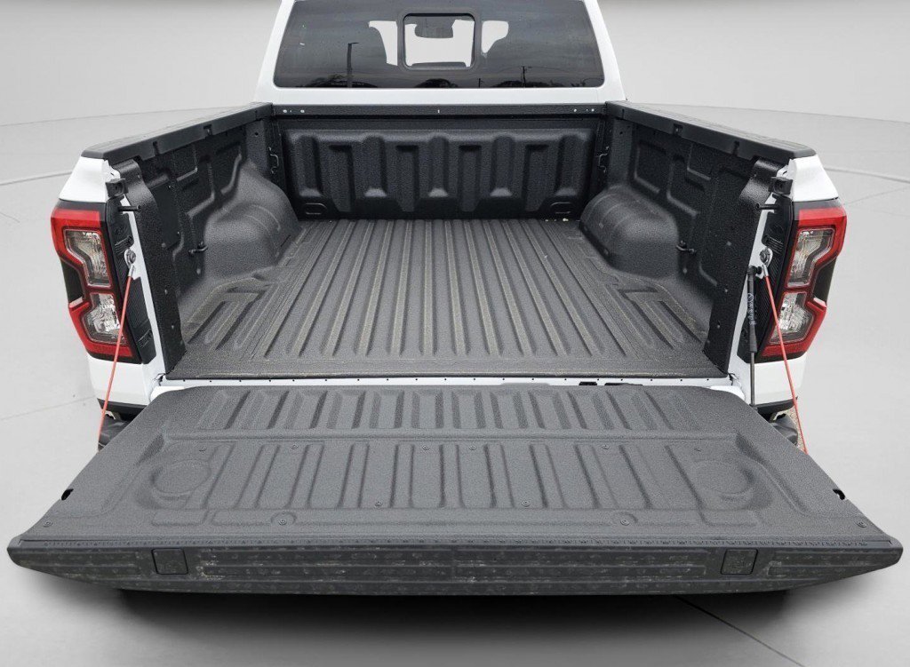 New 2026 Oxford White Ford LARIAT image 27