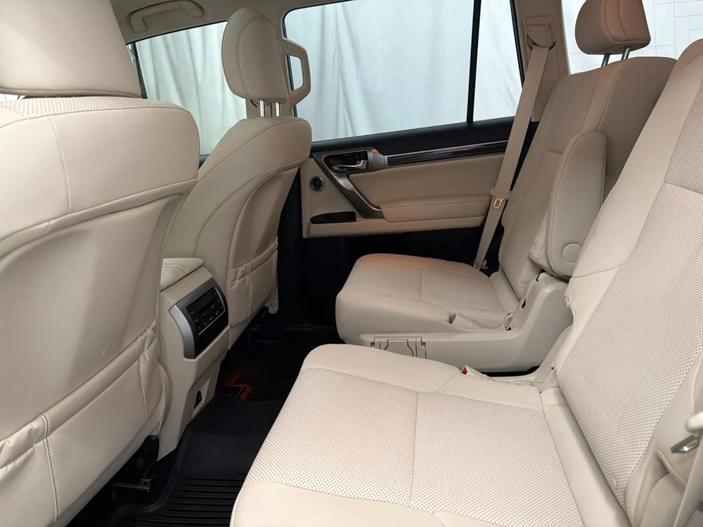 Used 2023 White Lexus 460 image 20