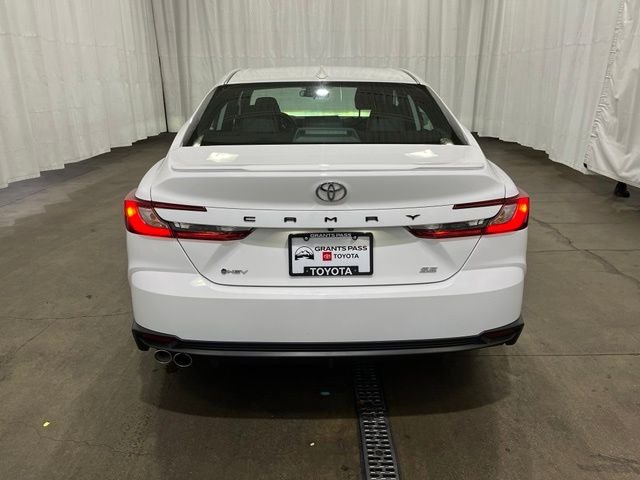2025 Toyota Camry SE - Photo 5