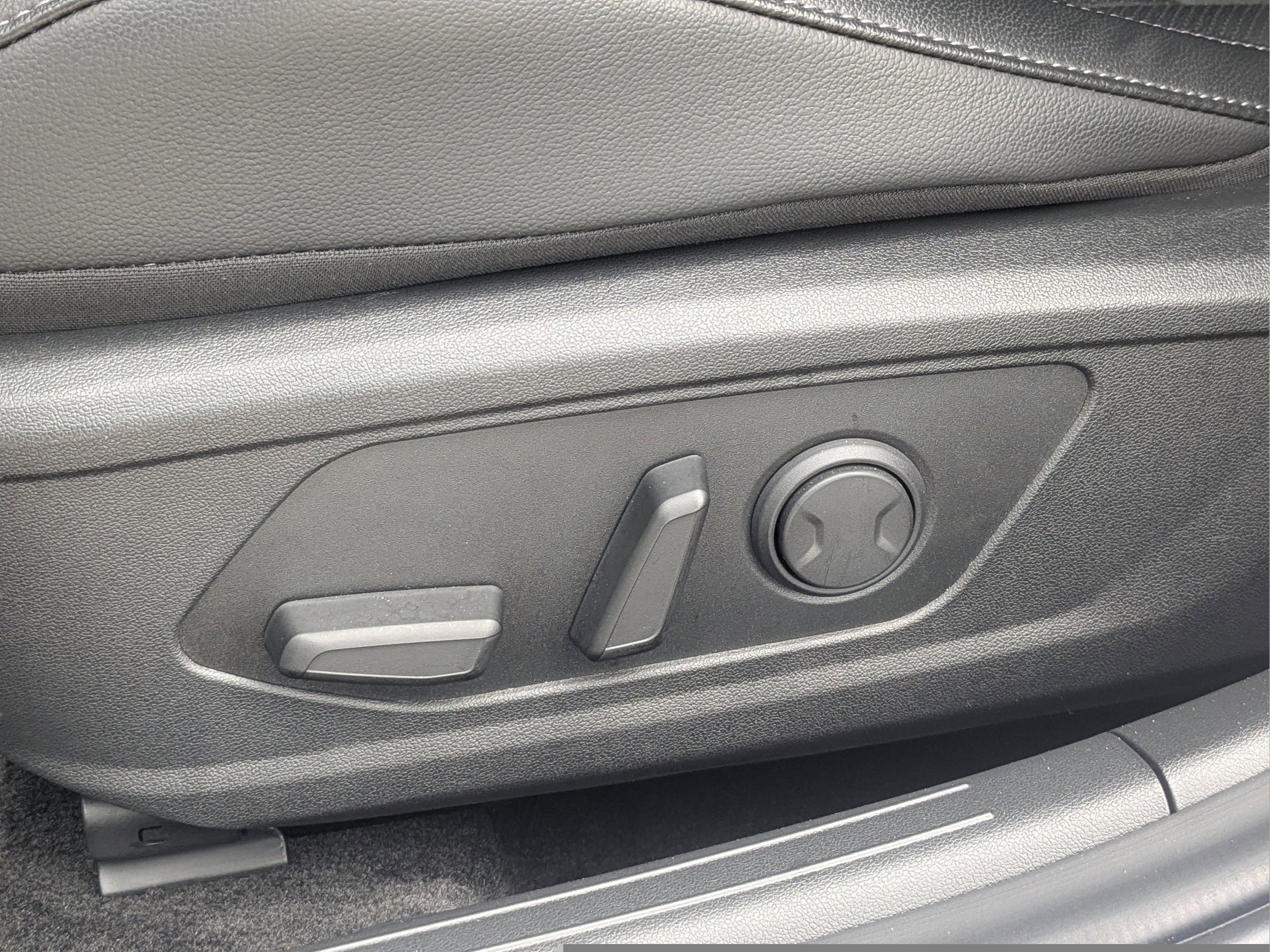 2024 Hyundai Elantra Limited - Photo 18