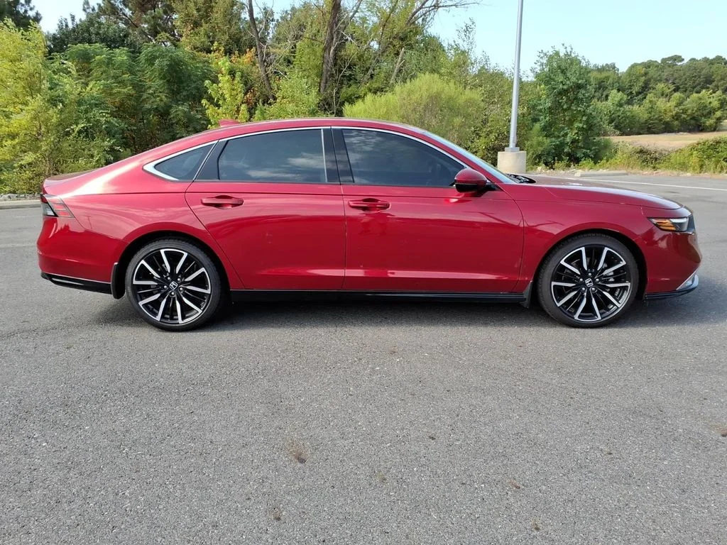 Used 2023 Radiant Red Metallic Honda Touring image 2