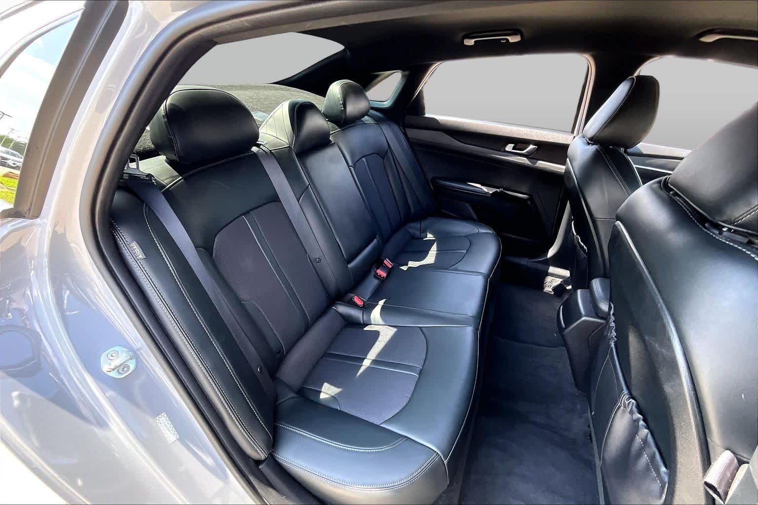 Used 2022 Wolf Gray Kia GT-Line image 18