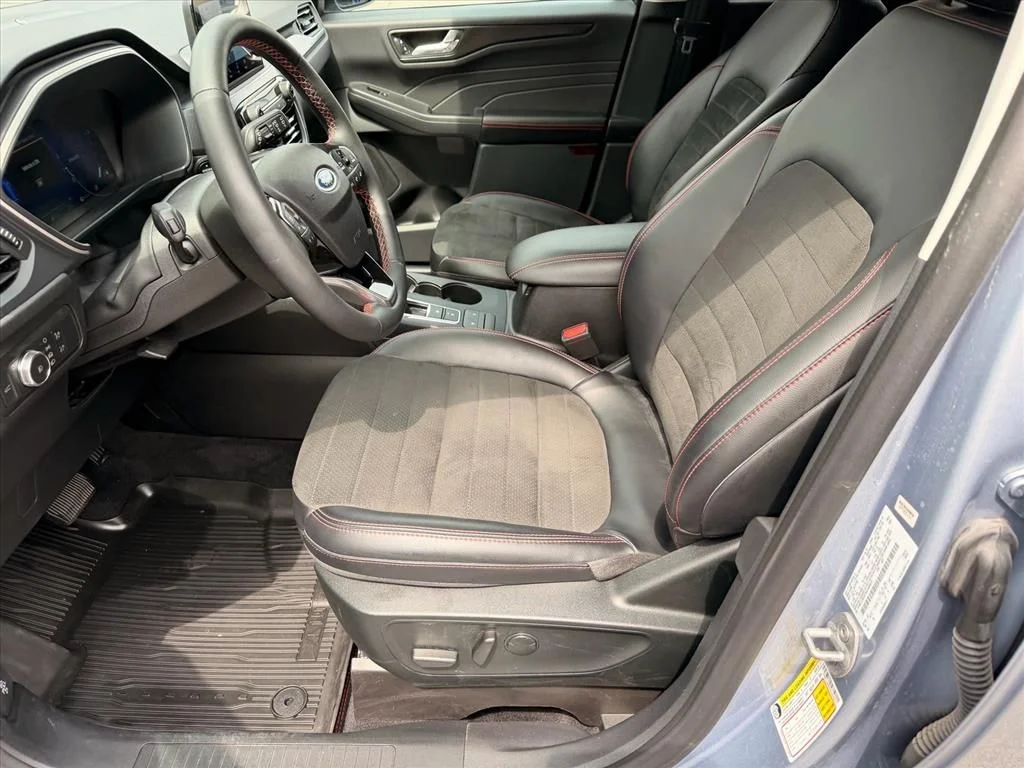 Used 2022 Blue Ford SEL image 8
