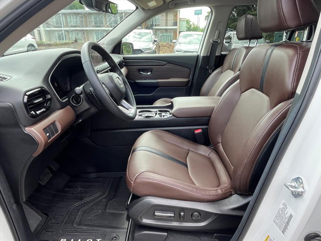 Used 2026 Platinum White Pearl Honda Touring image 8
