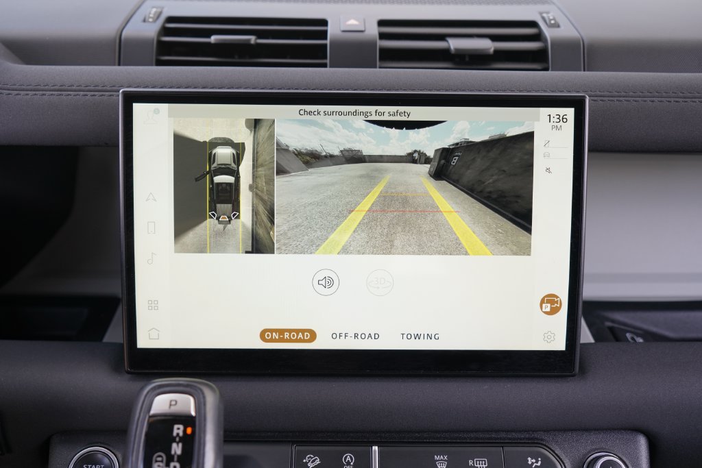 Used 2022  Land Rover X-Dynamic SE image 16