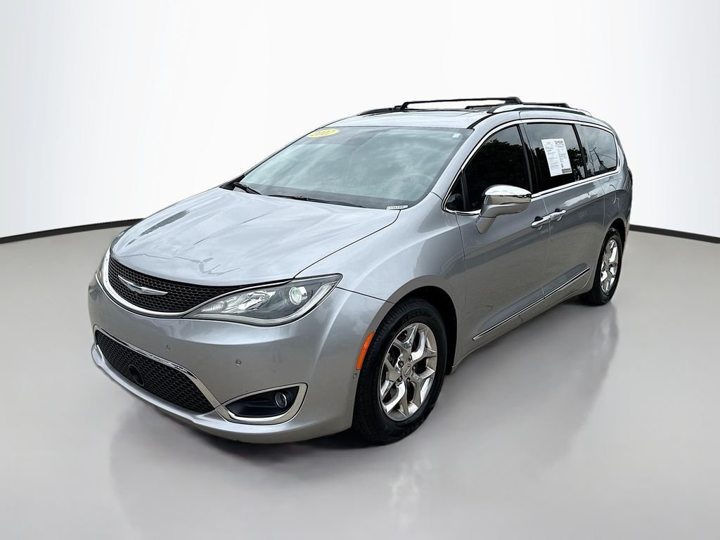 Used 2017 Billet Silver Metallic Clearcoat Chrysler Limited image 3