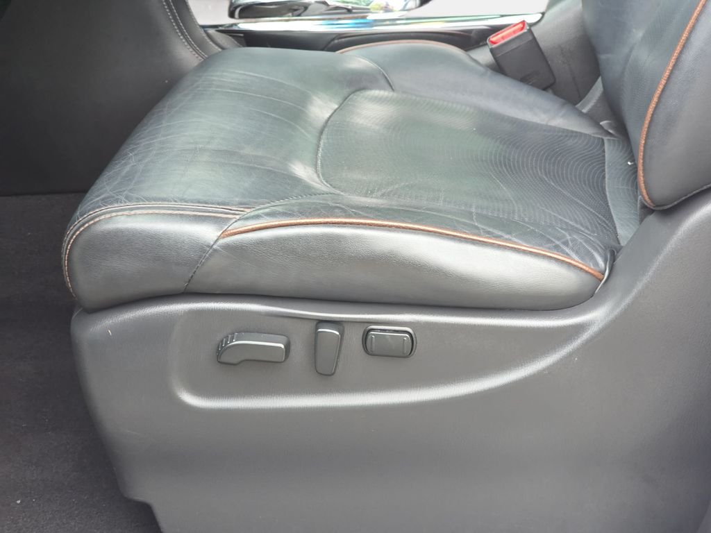 Used 2017 White Nissan Platinum image 29