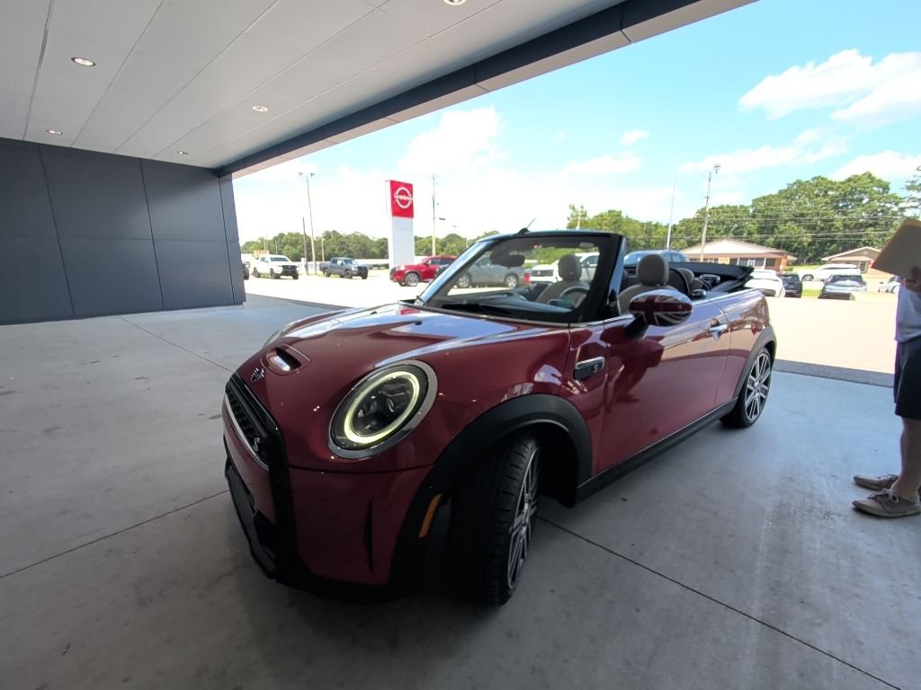 Used 2023 Red MINI Signature image 1