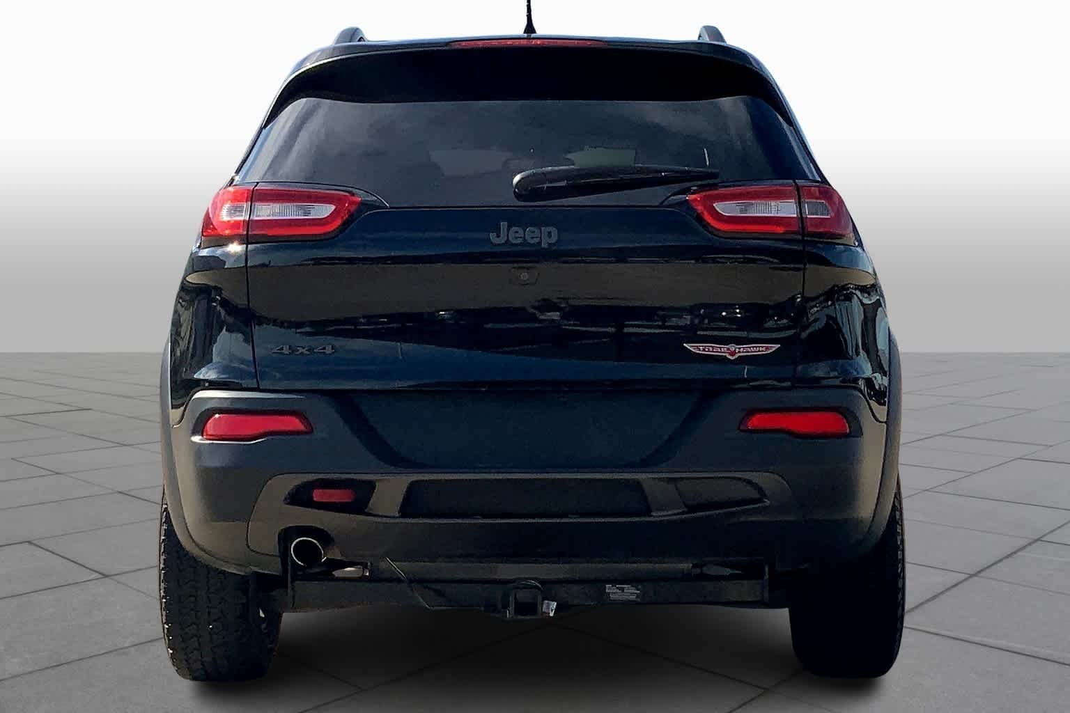 Used 2017 Diamond Black Crystal Pearlcoat Jeep Trailhawk image 4