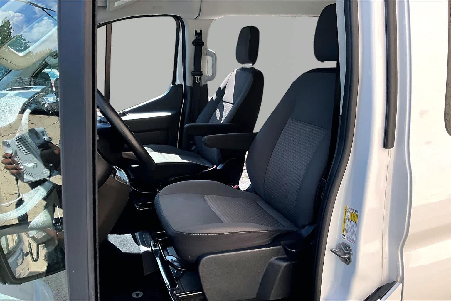 Pre-Owned 2023 Ford Transit Passenger Wagon XLT