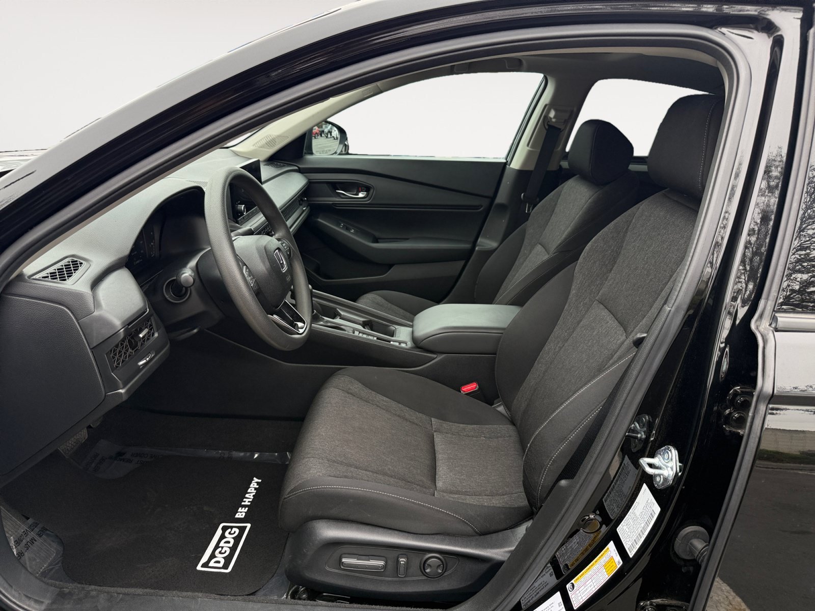 Certified Used 2025 Crystal Black Pearl Honda SE image 30