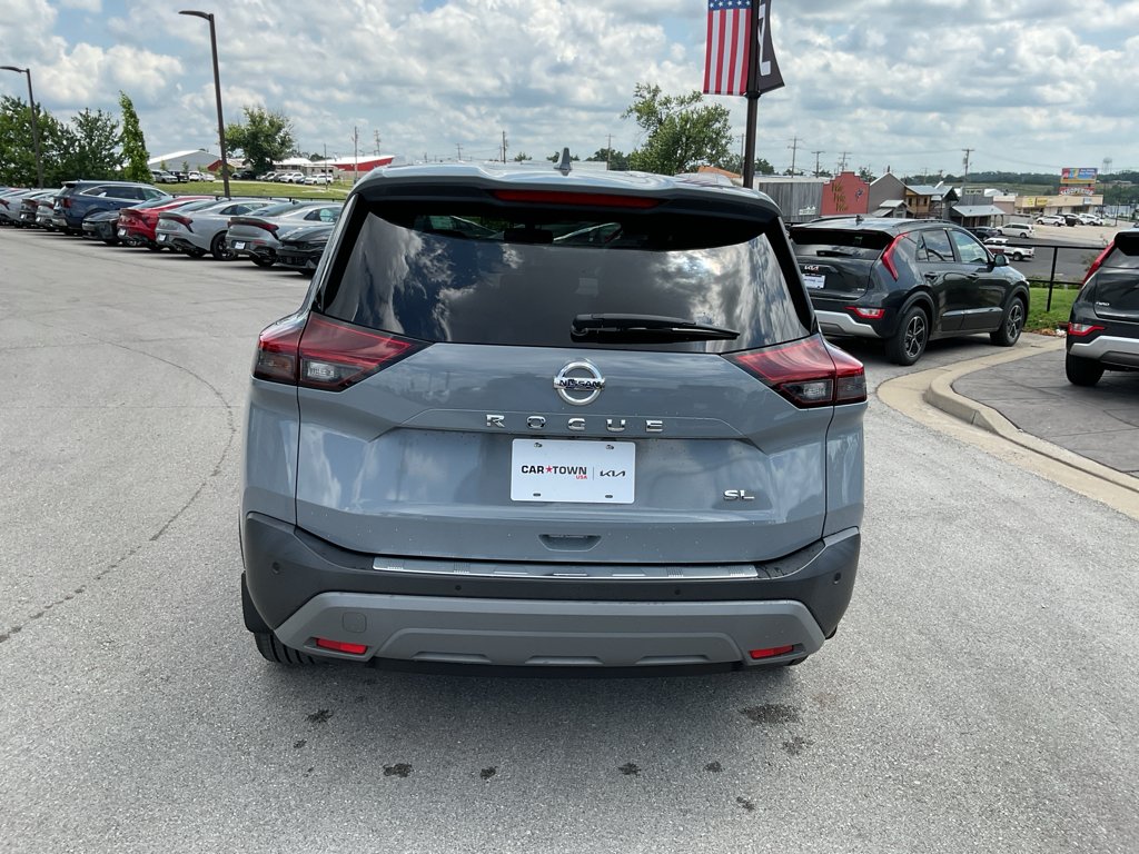 Used 2021 Boulder Gray Pearl Nissan SL image 9