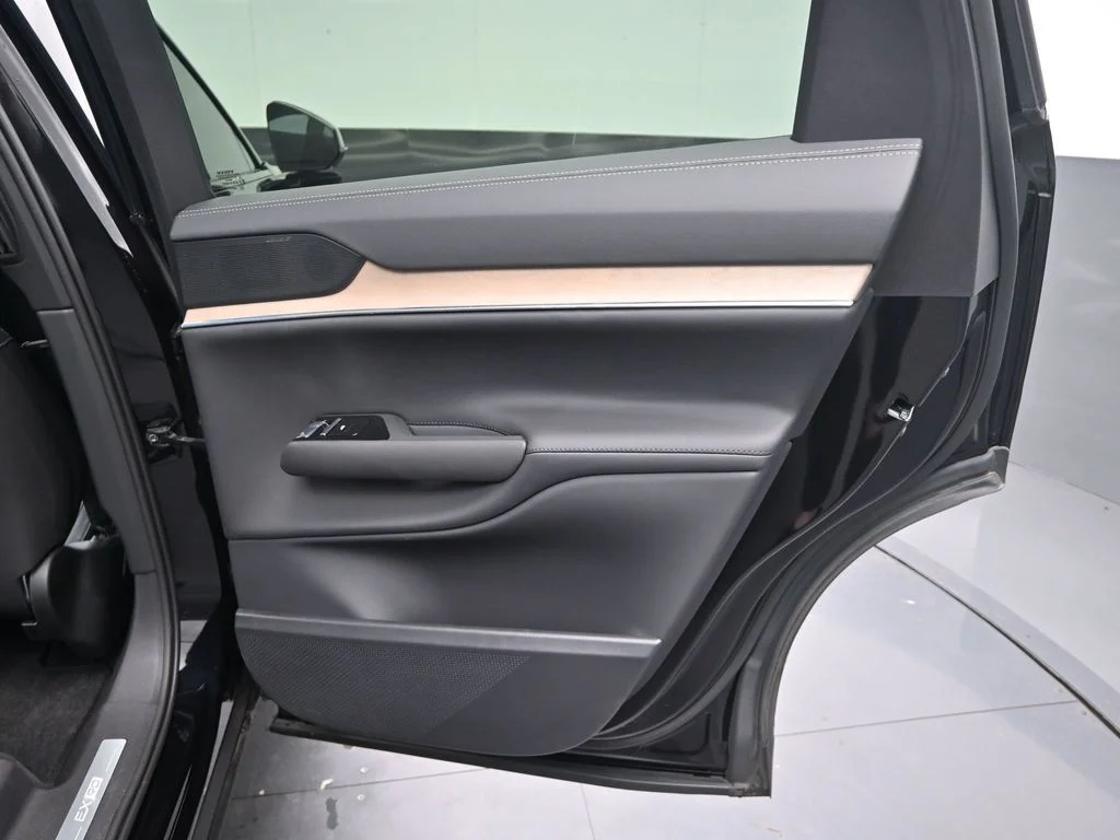 2025 Volvo EX90 Plus - Photo 20