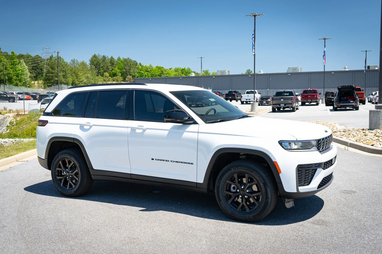 New 2026 Bright White Clear-Coat Exterior Paint Jeep Altitude image 12