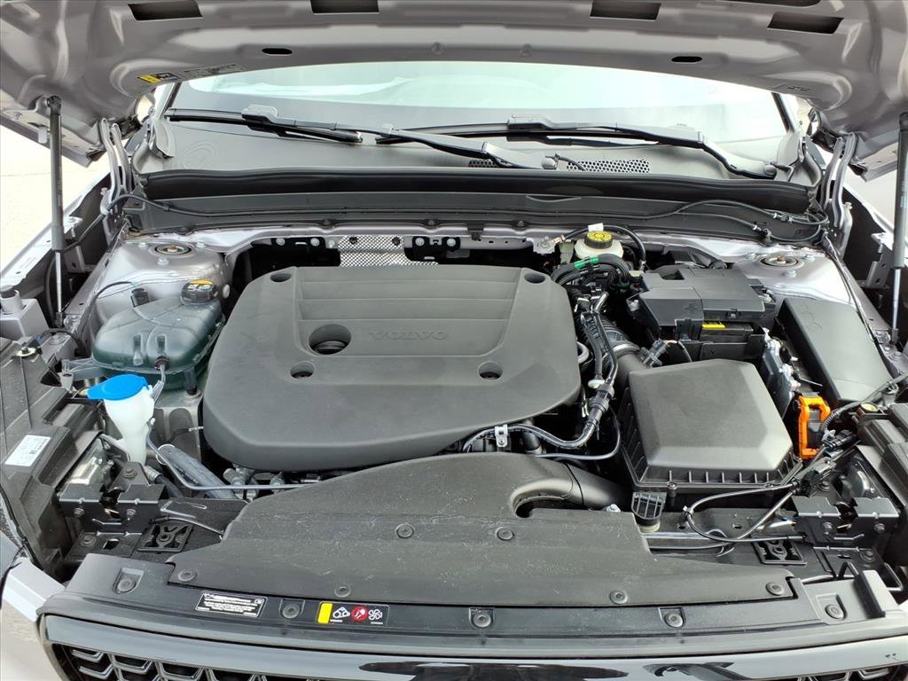New 2026 Aurora Silver Volvo Core image 10