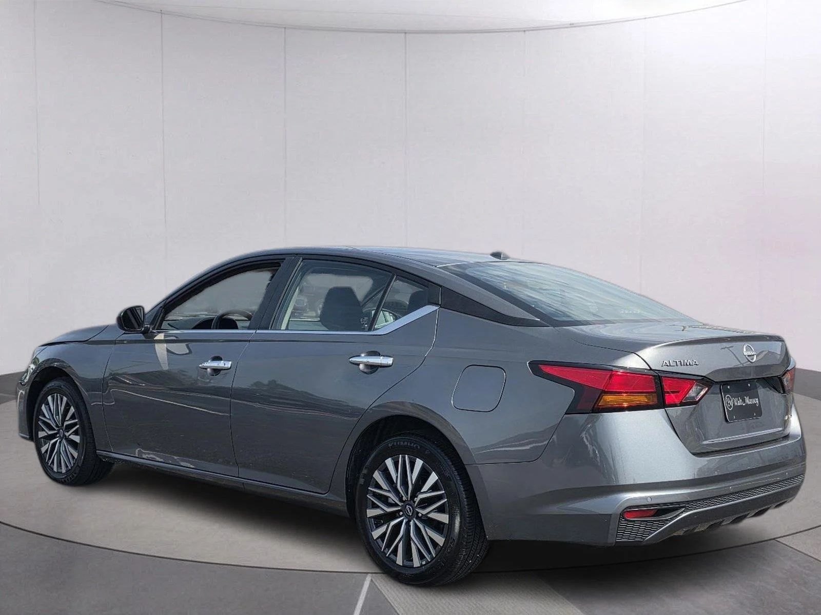 Used 2025 Gun Metallic Nissan SV image 7