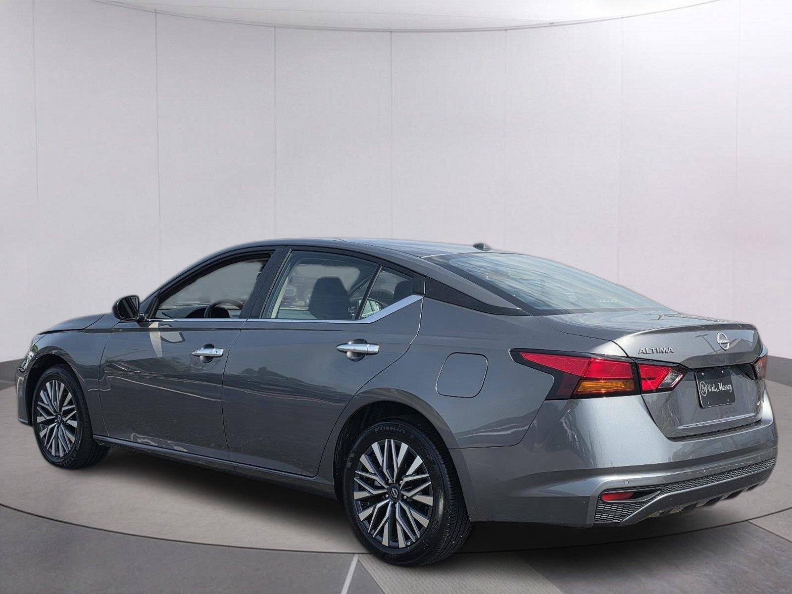 Used 2025 Gun Metallic Nissan SV image 7