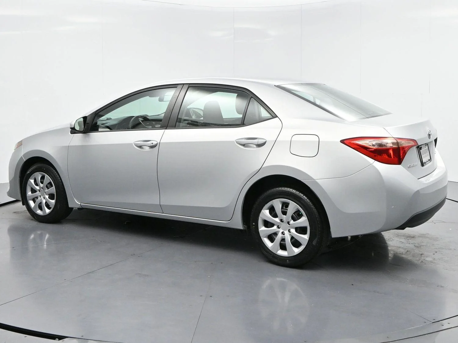Used 2019 Classic Silver Metallic Toyota LE image 5