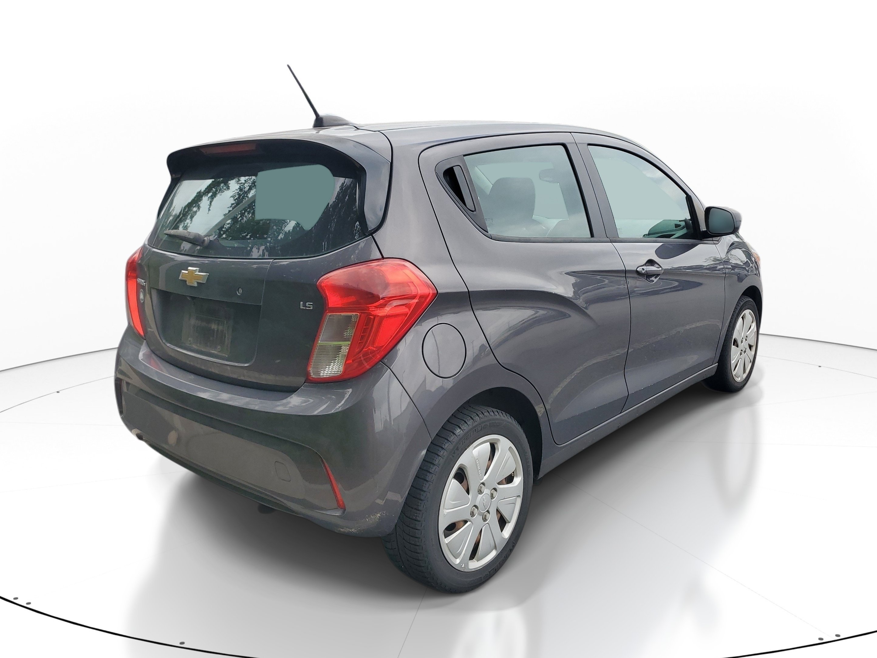 Used 2016 Silver Chevrolet LS image 9