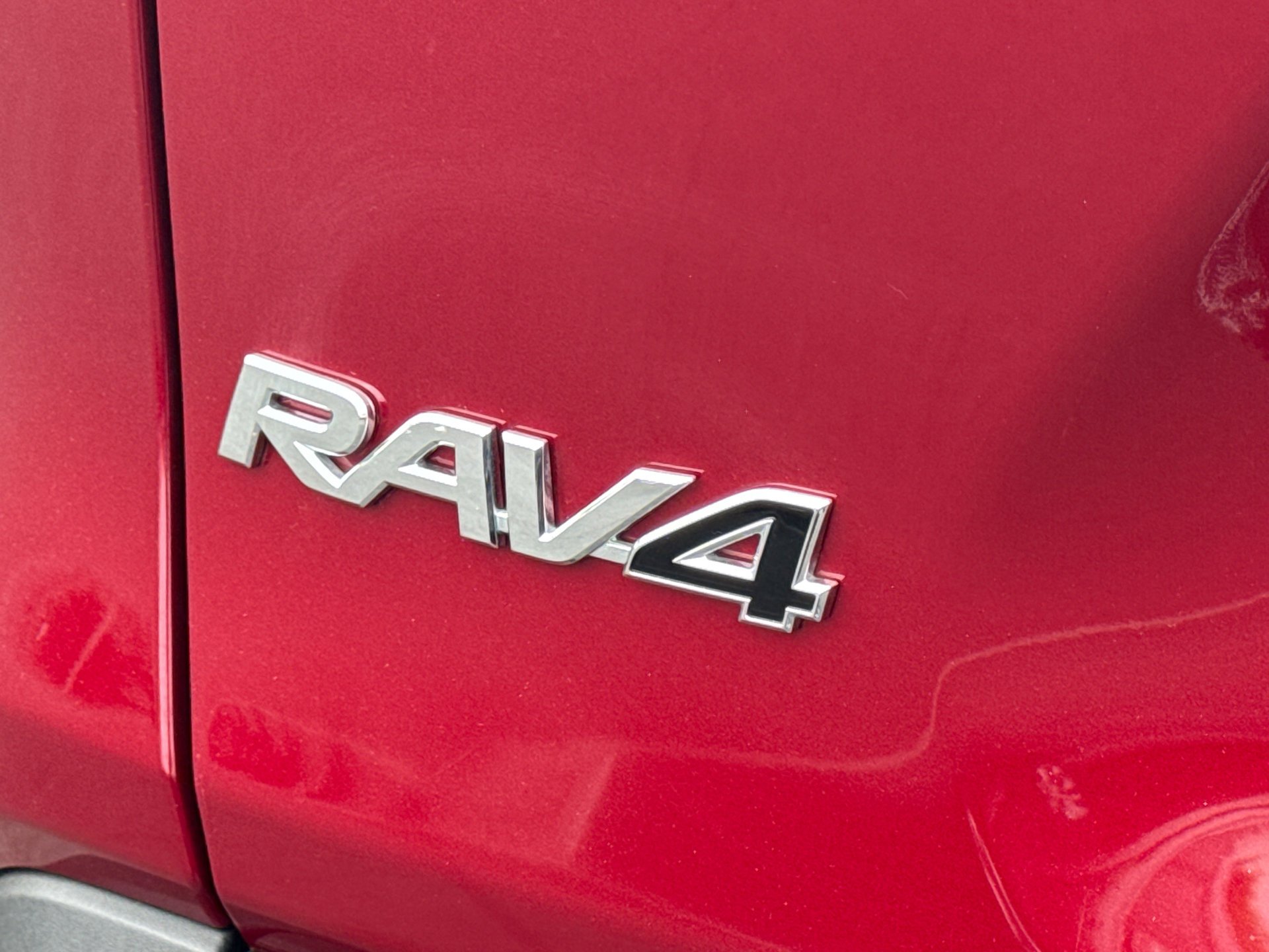 Certified Used 2022 Ruby Flare Pearl Toyota XLE image 8