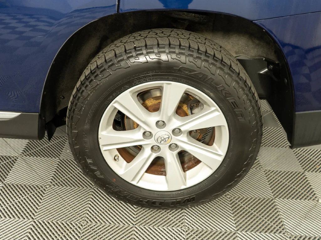 Used 2013 Blue Toyota SE image 27