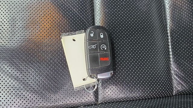 Used 2018 Bright White Clearcoat Jeep Trailhawk image 36
