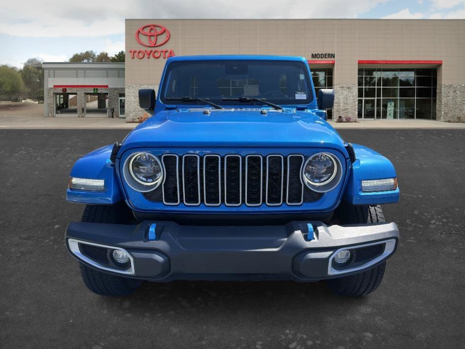 Used 2024 Hydro Blue Pearlcoat Jeep Sahara image 2