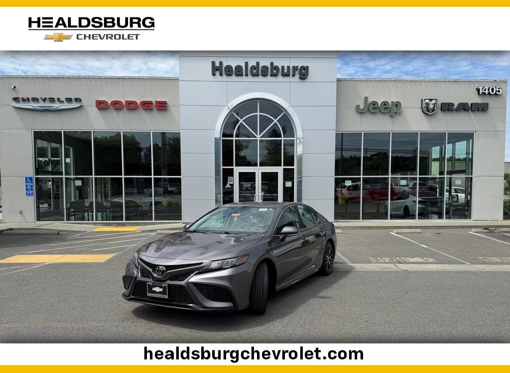 2024 Toyota Camry SE's photo