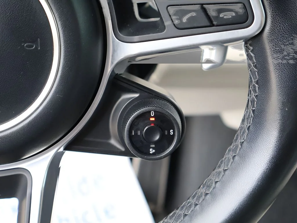 Used 2018 Volcano Grey Metallic Porsche 4S Executive image 31