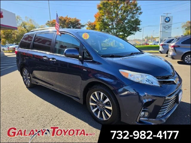Used 2018 Beige Toyota XLE image 1