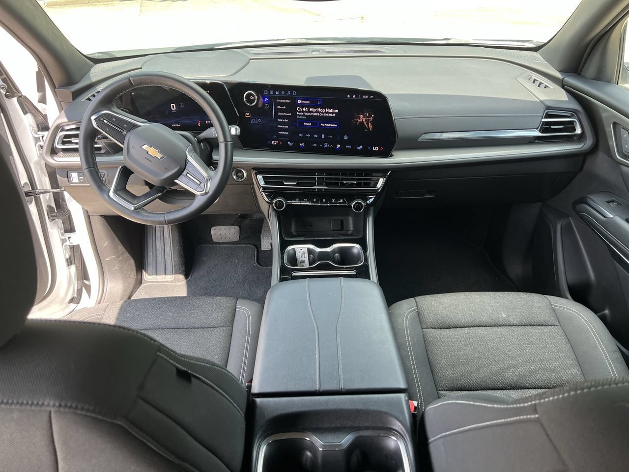 Used 2024 Summit White Chevrolet LT image 21