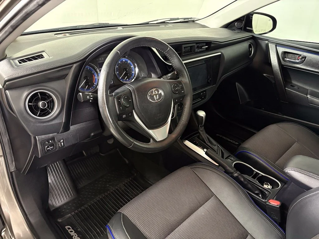 Used 2018 Gray Toyota SE image 14