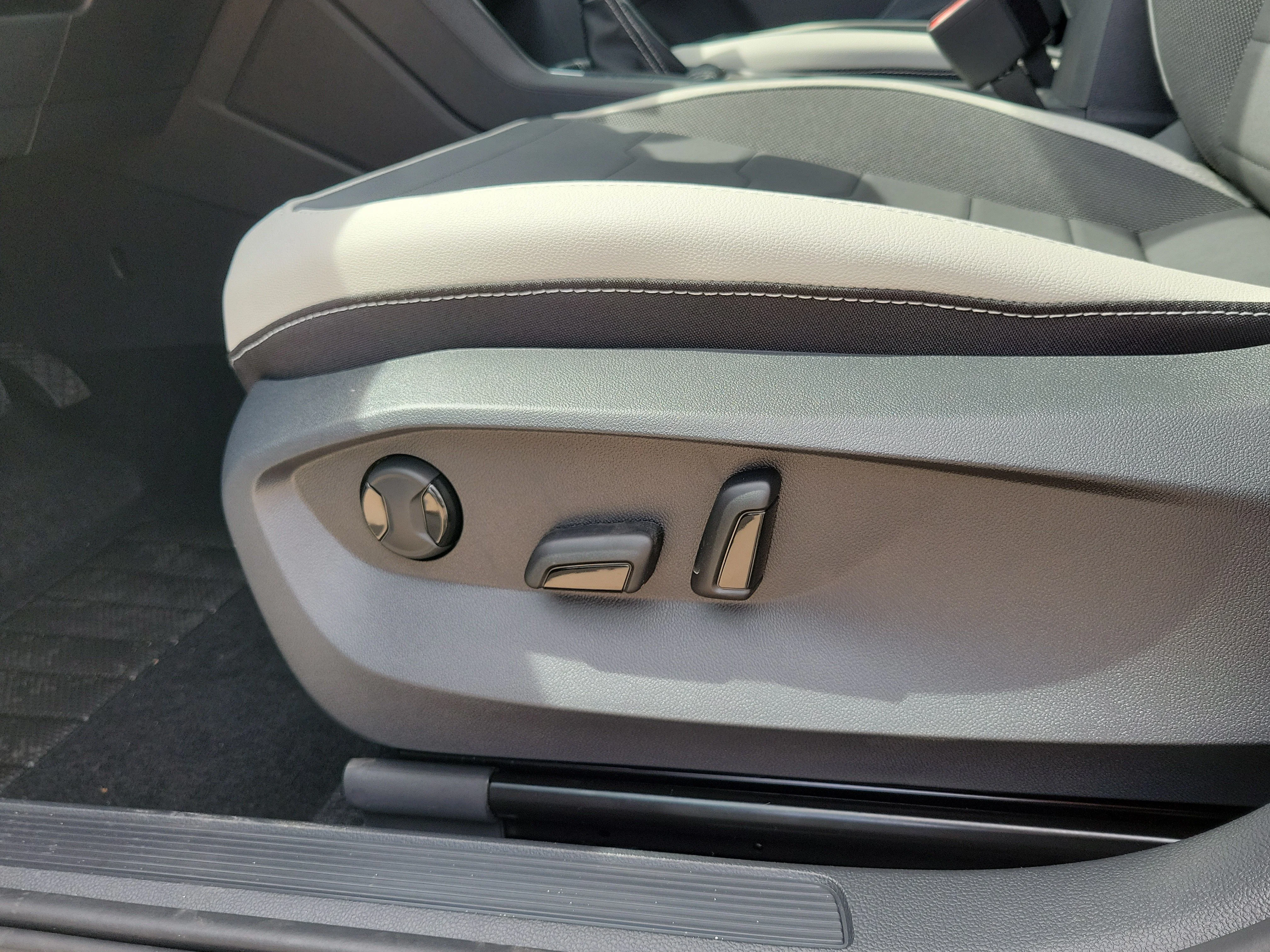 New 2026 White Volkswagen SE image 14