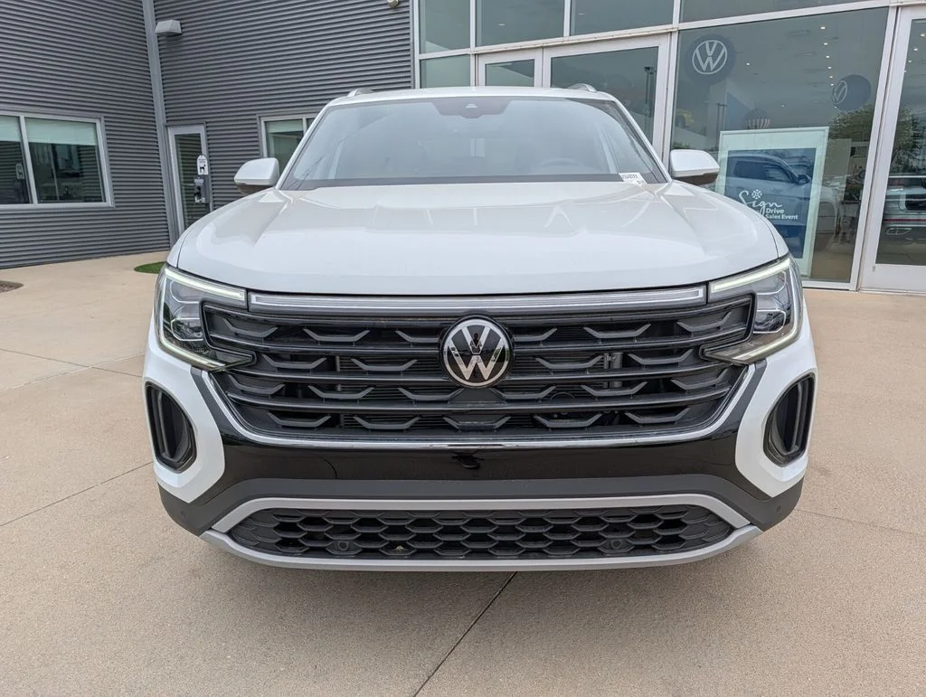 New 2026 White Volkswagen 2.0T SE w/Technology image 9