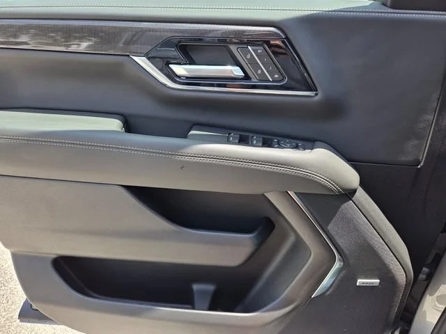 New 2026 Sterling Metallic GMC Elevation image 22