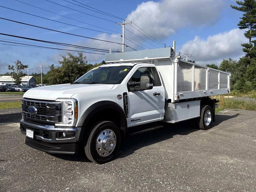 Used 2025 Oxford White Ford XLT image 3